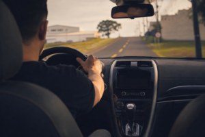 Imagem ilustrativa: Carro perde força na subida Controle de tração pode ser a causa
