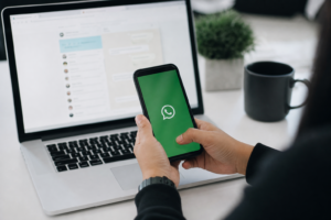 Imagem ilustrativa: WhatsApp começa a permitir repost de Stories e Reels no Status entenda a novidade