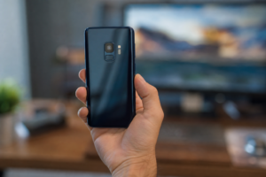 Imagem ilustrativa: Galaxy S9 câmera avançada e recursos de selfie que marcaram sua geração