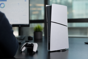 Imagem ilustrativa: Novo PS5 Slim promete mais silêncio e proteção contra vazamento de metal líquido